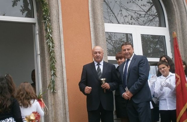 87 първокласници прекрачиха прага на III ОУ Димитър Талев