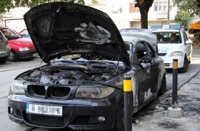 БМВ изгоря в Левски(СНИМКИ)