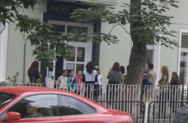 Акция  Децата тръгват на училище, да ги пазим на пътя