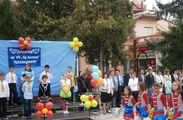 130 първокласници прекрачиха прага на НУХристо Ботев-Плевен