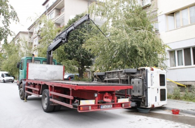 Паякът изпусна бус, рани работник