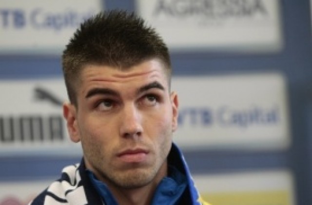 Стефан Велев със скъсана връзка, ще му оперират коляното