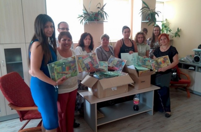 МГЕРБ-Сливен дари ученически пособия на Ресурсния център