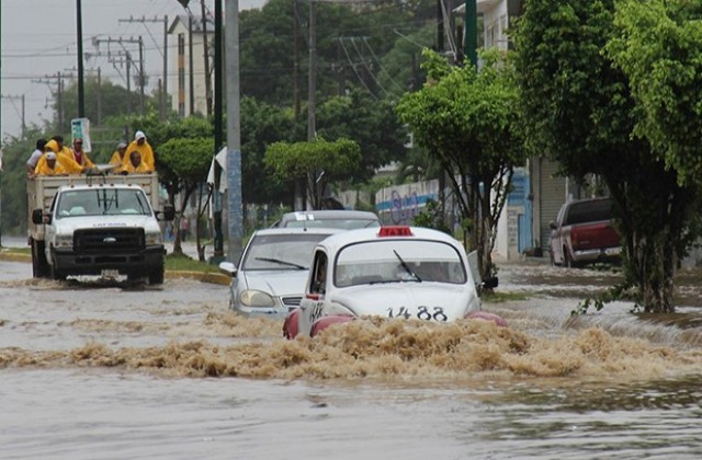 42 жертви и хиляди блокирани в Мексико заради две тропически бури