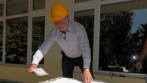 Кметът на Павликени даде старт на топлоизолацията на ЦДГ Вяра