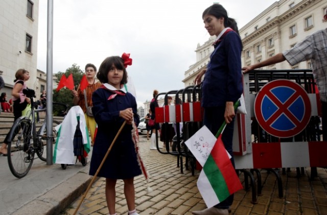 18% от младите българи искат да живеят във времето на Живков, сочи изследване