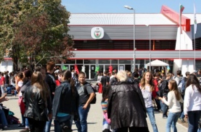 Откриха зала Христо Ботев с урок по волейбол по случай празника на София