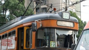 Трамвай 22 аварира и задръсти бул Дондуков