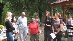 На чаша усмивка в Дневен център за възрастни с увреждания