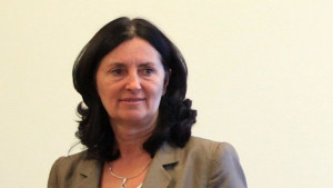 Даниела Бобева предлага сто мерки за намаляване на административната тежест