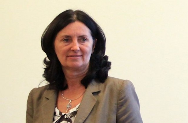 Даниела Бобева предлага сто мерки за намаляване на административната тежест