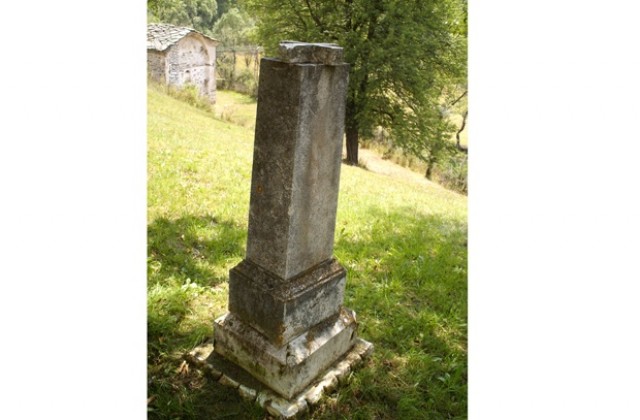 Разследват етнически българин за възстановяване на гроб на български войник