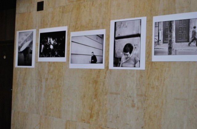 Изложба представя мигове от живота на скитници в Париж