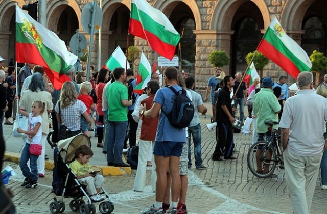 97-ми ден, протестът пак обхвана партийните централи