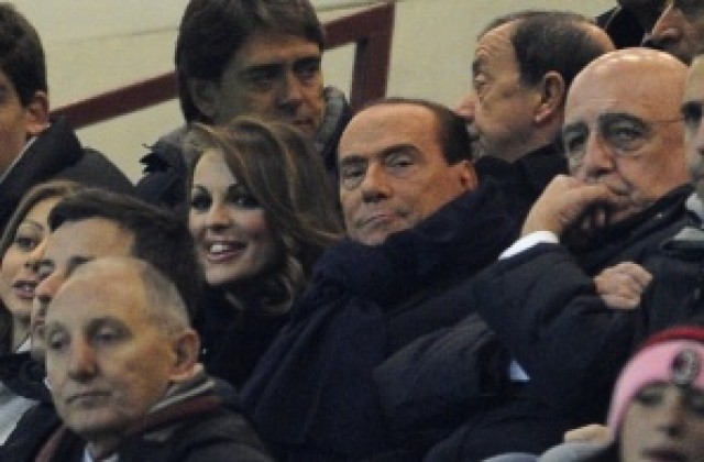 Берлускони остава в политиката