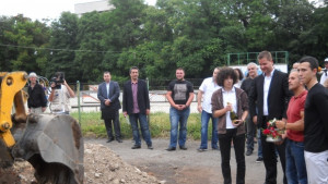 Откриват новата спортна площадка зад пощата