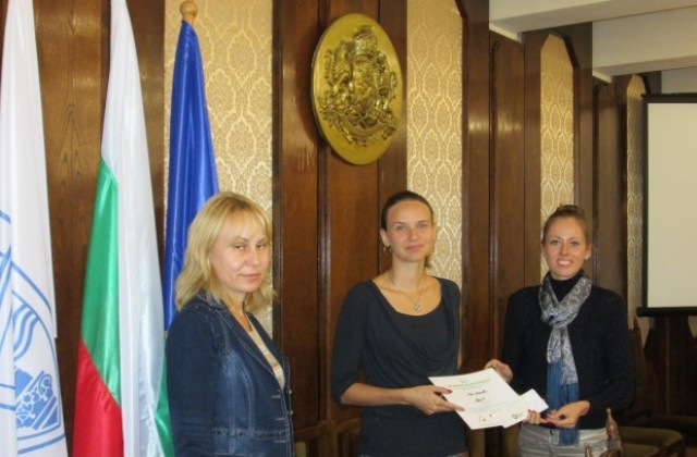 Осиновители на зелени площи от Русенския кей получиха сертификати