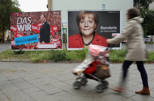 Управляващата коалиция и лявата опозиция в Германия с еднаква подкрепа преди вота