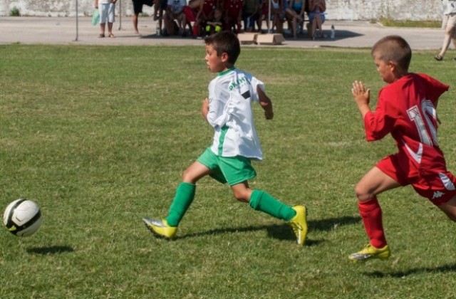 Пет срещи от турнир за Купа Узана се играят днес