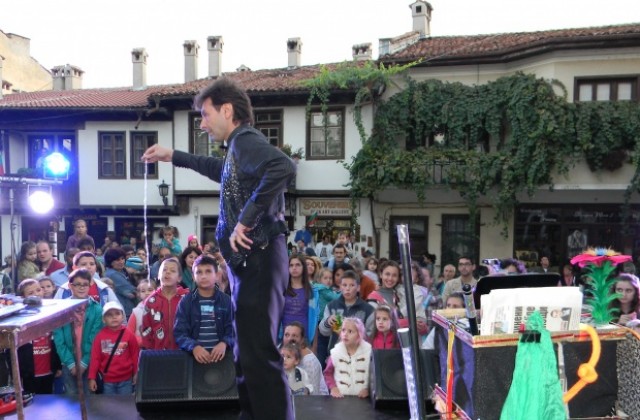 Фокуси, детски забавления и много музика в Нощта на Самоводската чаршия