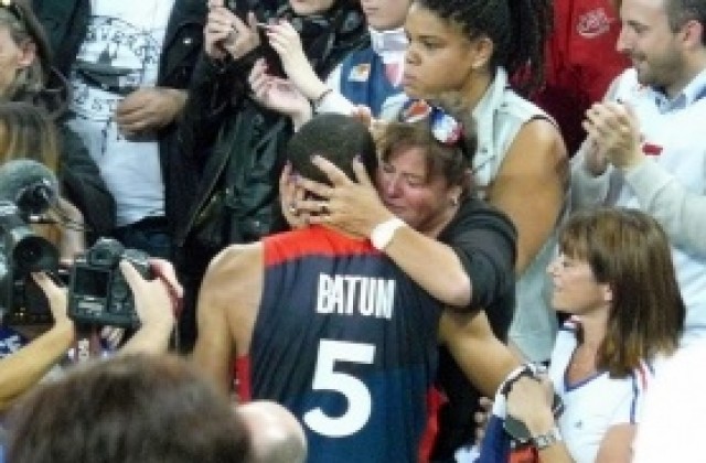 СНИМКИ: След прегръдките и сълзите на майка си, Батум отсече: Това е финалът!