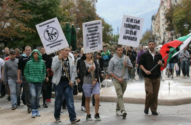 Шествията срещу и в подкрепа на хомосексуалистите се разминаха