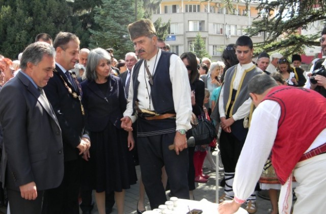 Стотици опитаха домашни пърленки и въртяно кафе от стари времена