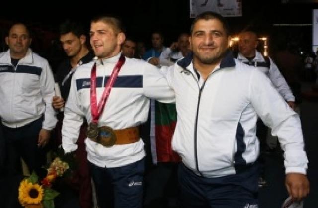 Световният шампион Иво Ангелов се прибира в понеделник