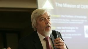 Над 270 наши учители и директори се обучавали в ЦЕРН