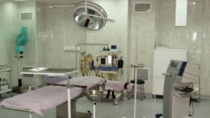 Японски хирург оперира на живо в Университетска болница