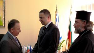 Вдигат паметник на Кирил и Методий пред катедралата