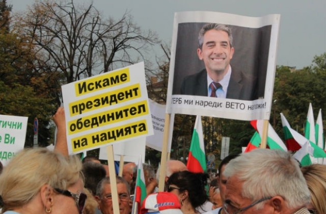 Пореден контрапротест под прозорците на президента