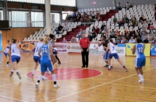 Дунав 8806 отново отстъпи в Русе