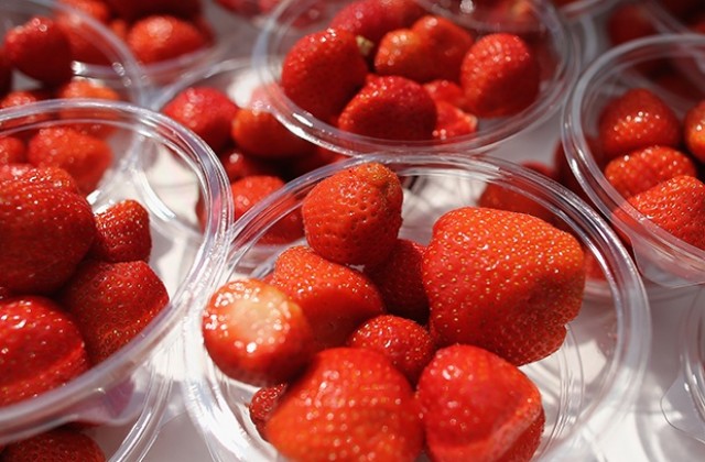 Роботи ще берат ягоди в Япония