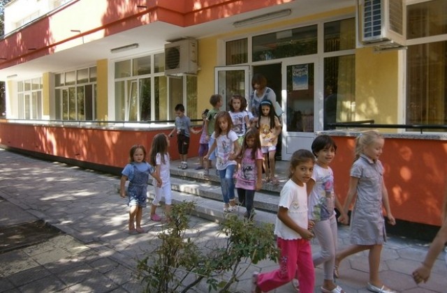 Карате, английски, руски и астрономия безплатно в детските градини на Димитровград