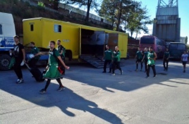 СНИМКИ: Нефтохимик дойде пеша за мача с Левски