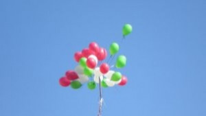 Балони политат в небето край Английската гимназия