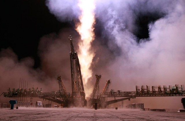 Космическият кораб Союз успешно се скачи с МКС