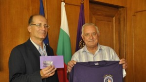 Хандбалистките играха в контроли в Косово феновете облякоха фланелки с