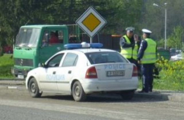 Двама пострадаха при катастрофи