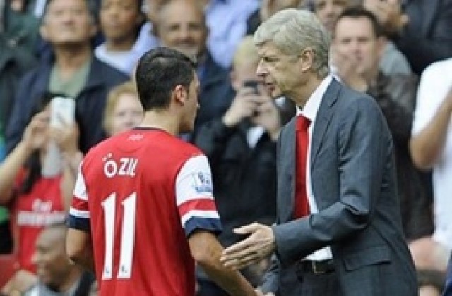 Йозил: С Венгер комуникираме на немски