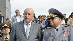 Няма да има съкращения в армията обеща зам министър на