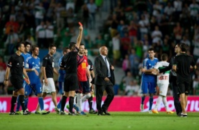 Реферът, бутнал Реал Мадрид срещу Елче, отнесе наказание