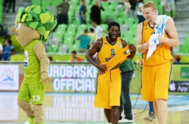 След фурора на Украйна, американският гард Джетър призна: Следя българския баскетбол