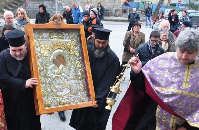 Чудотворна икона пристигна в Русе
