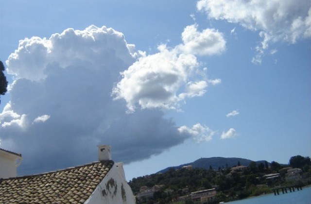 Облачно, на места слаби превалявания