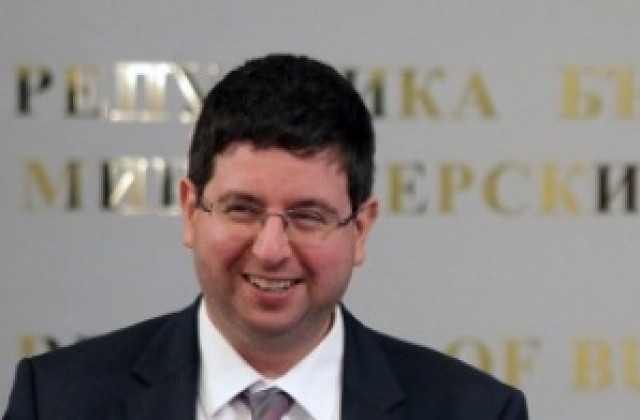 Ще се стремим към по-малък бюджетен дефицит догодина, каза финансовият министър
