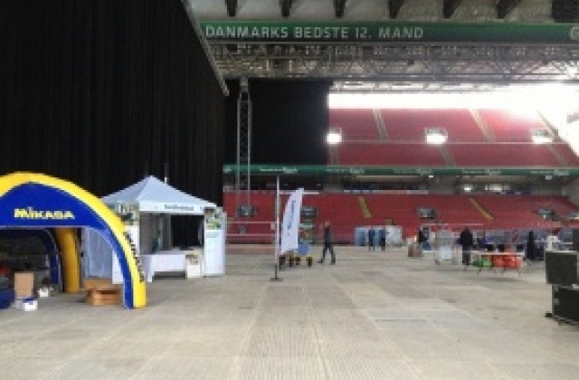 Вижте: Преобразяването на „Паркен“ от стадион в зала