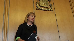 Фандъкова Концентрацията на бежанци в столицата създава рискове