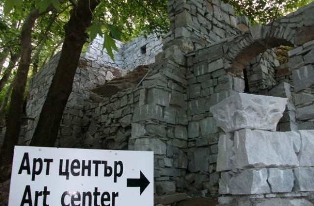 Откриват изложба „Образи от камък, цвят и звук“